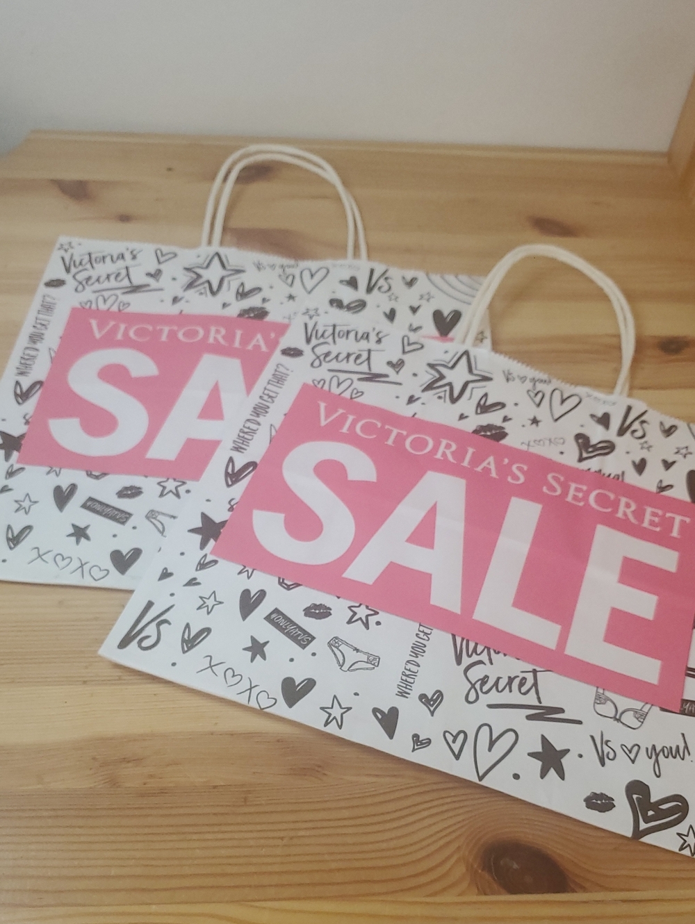 🌷2 Victorias Secret Shopping/Gift Bags D